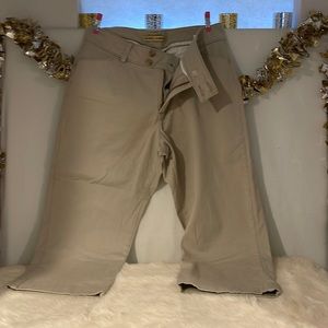 Instantly Slims You Size:8M Beige Khakis Capris.